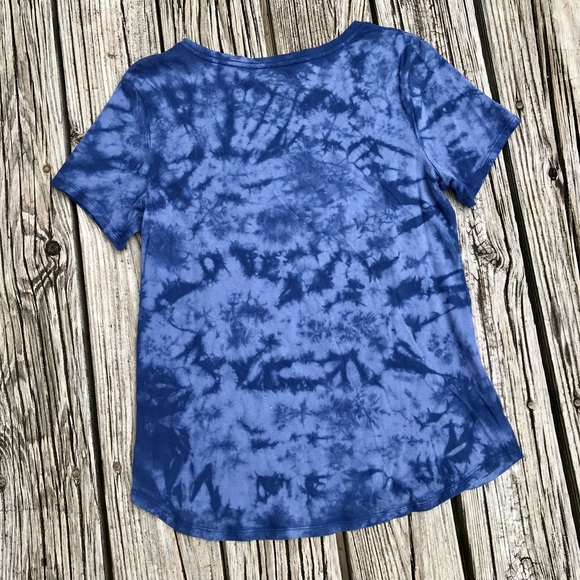2/$10 Ladies M OLD NAVY Hues Of Blue Tie Dye Knit Fitted SS Tshirt Top Tee Denim - Picture 8 of 8